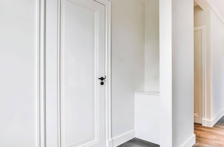 Métodos para limpiar puertas lacadas blancas y conservarlas como el primer día