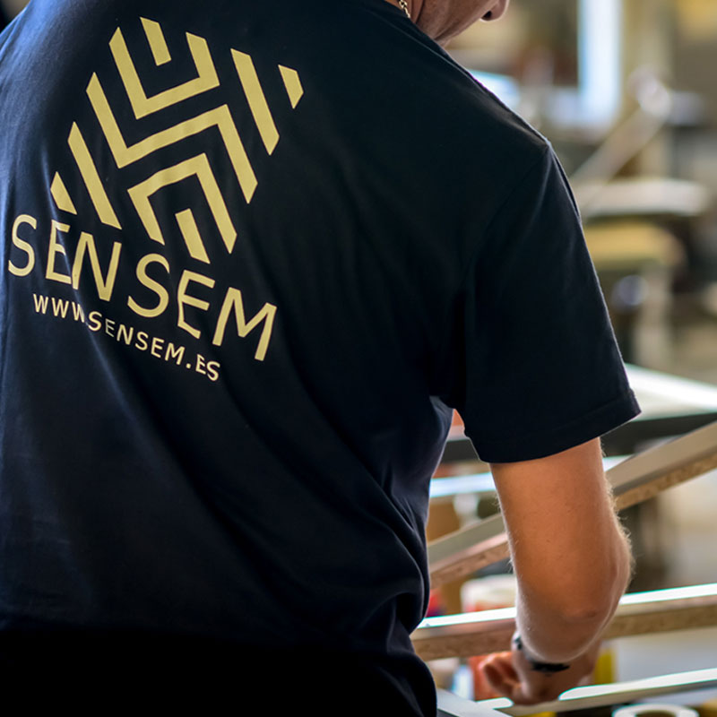 Proceso de fabricación de puertas sin marco Sensem